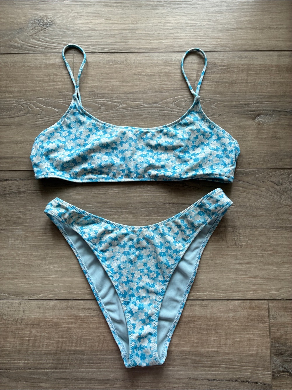 PacSun Swim Blue and White Floral Bikini Set Top-M Bottoms-S